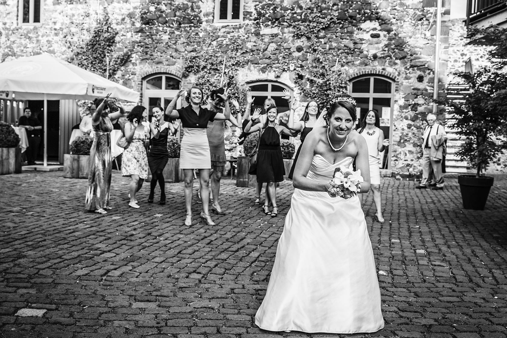 Hochzeitsreportage-Zehntscheune-Hanau-Hochzeitsfotograf-Vintage-schwwarzweissfotografie-standesamtzehntscheune-Katharina-Zwerger-Pinetree-Photography